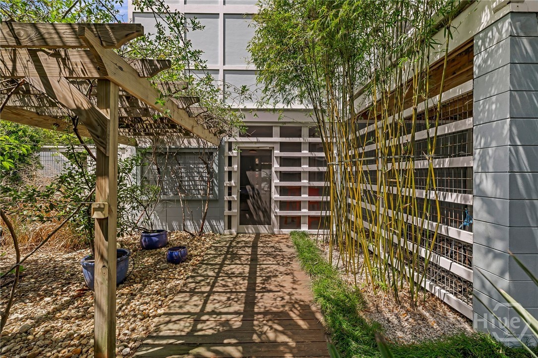 1111 Laurel Avenue