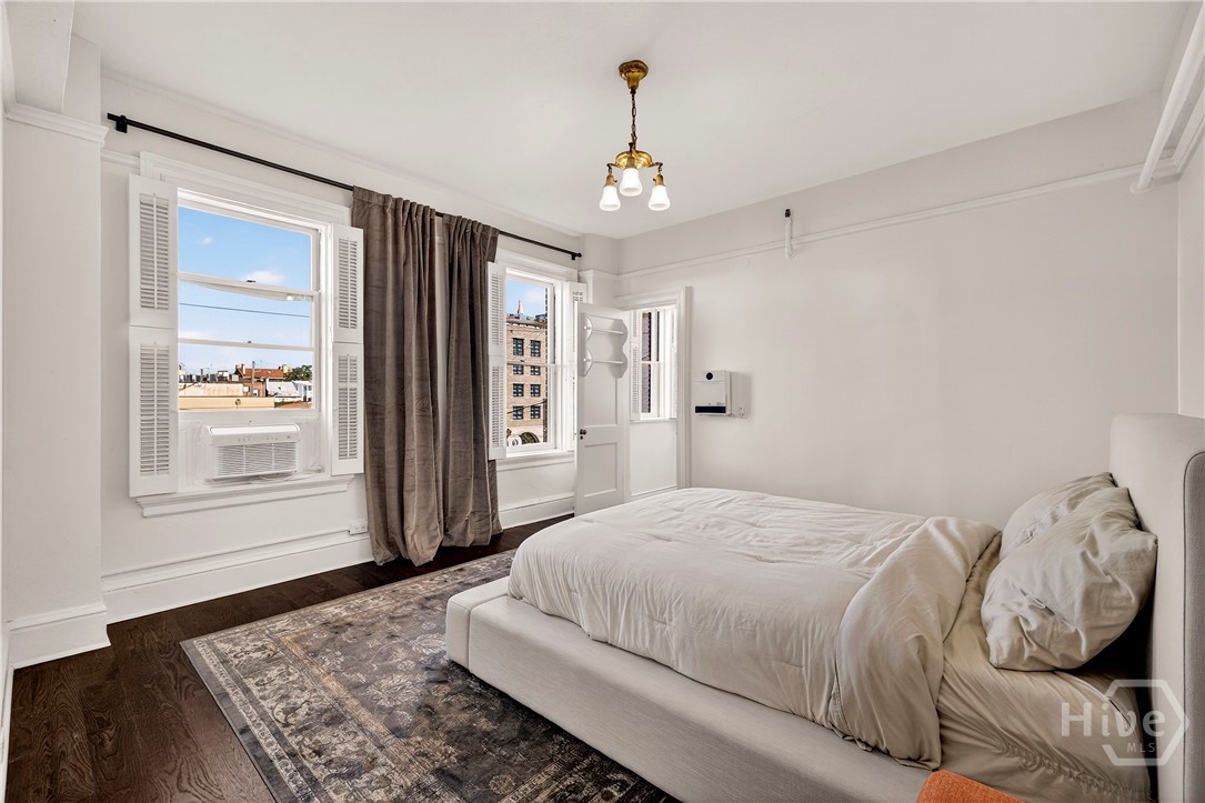 24 E Liberty Street 36