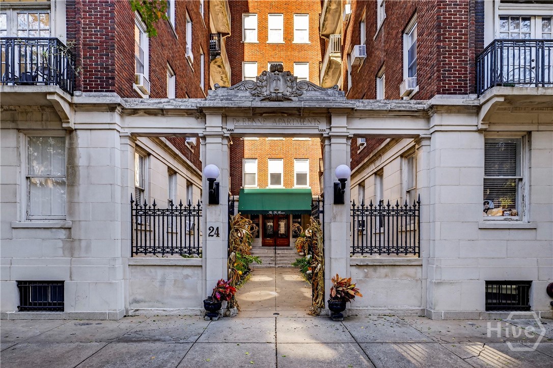 24 E Liberty Street 36