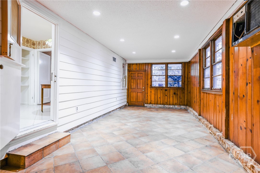 112 E Derenne Avenue