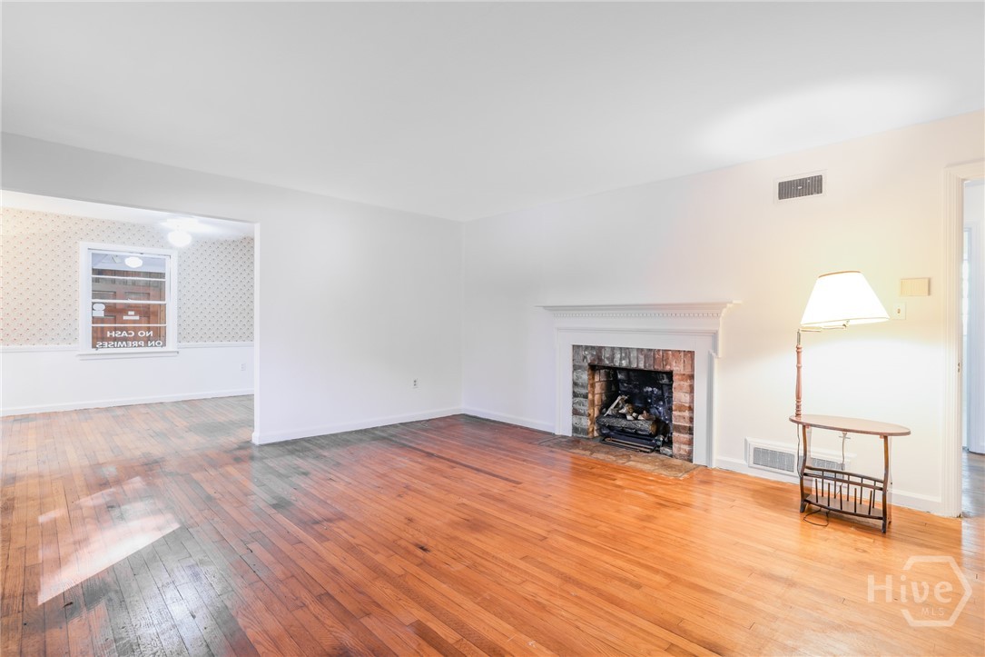 112 E Derenne Avenue