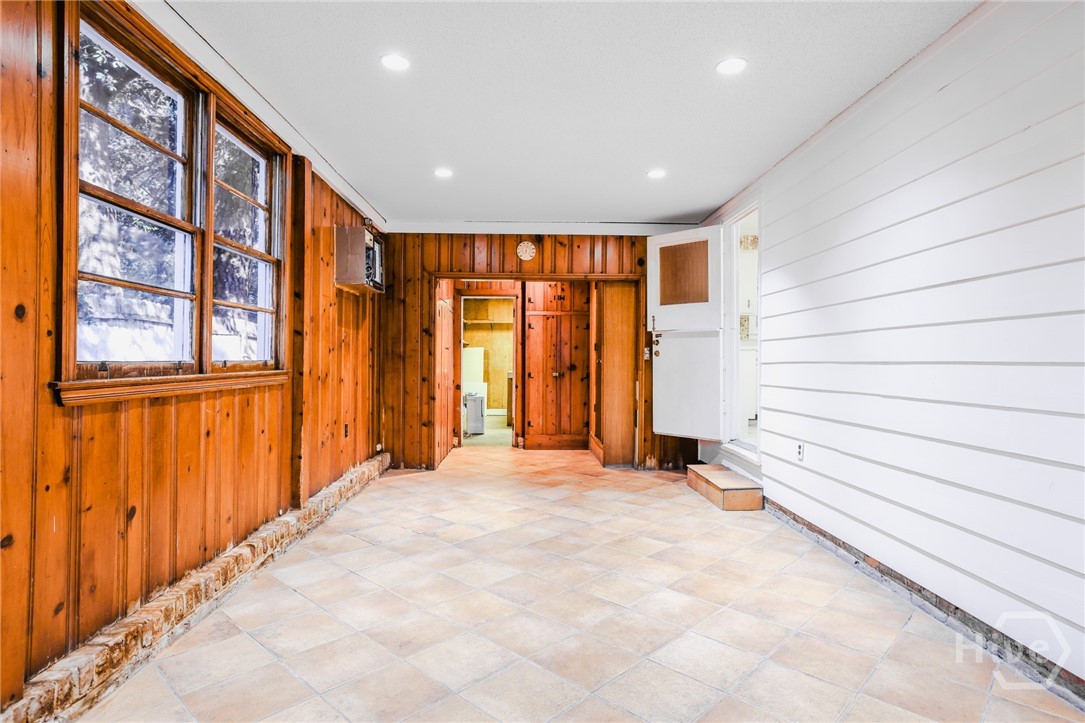 112 E Derenne Avenue