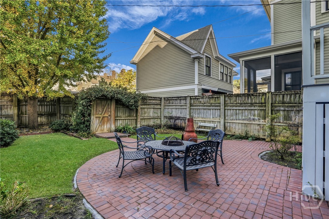 214 W Waldburg Street