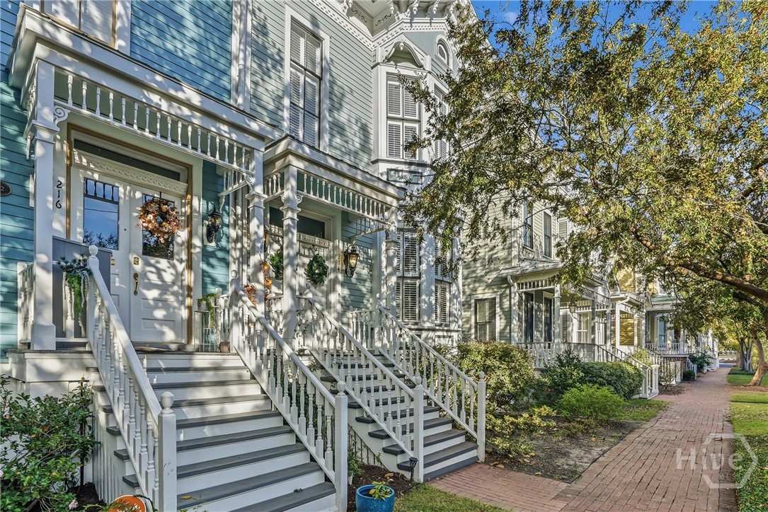 214 W Waldburg Street
