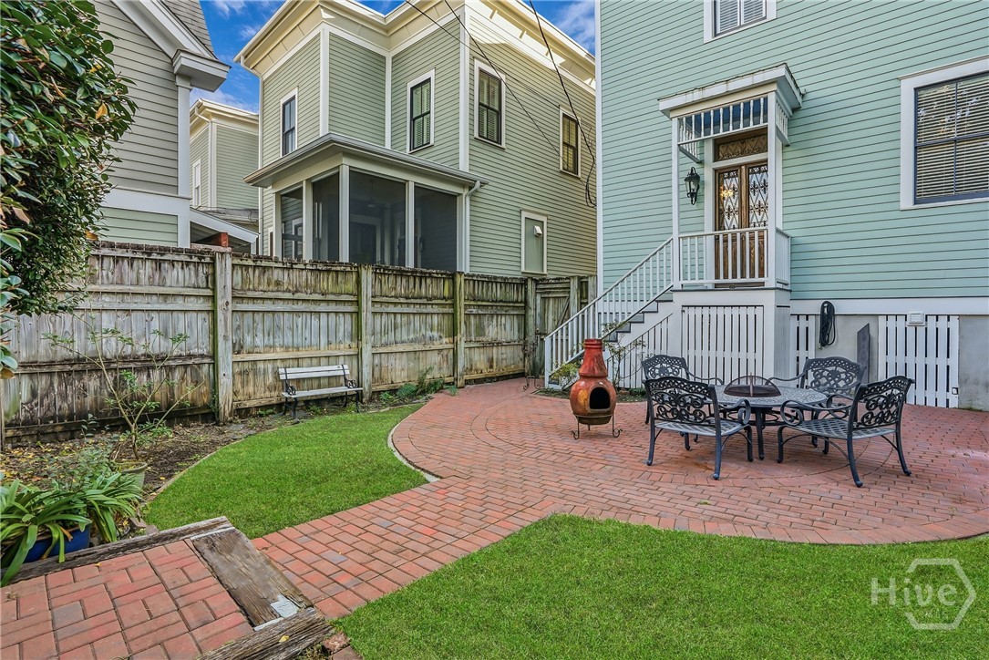 214 W Waldburg Street