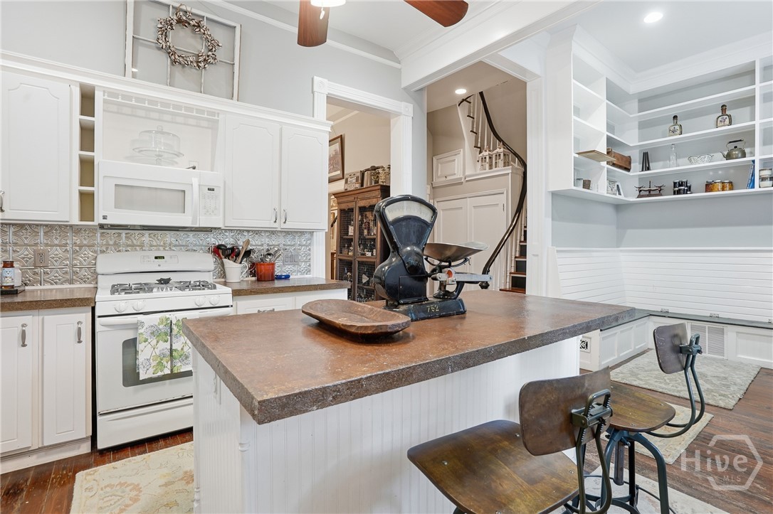 214 W Waldburg Street