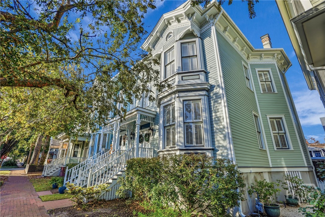 214 W Waldburg Street
