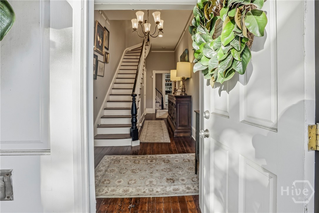 214 W Waldburg Street