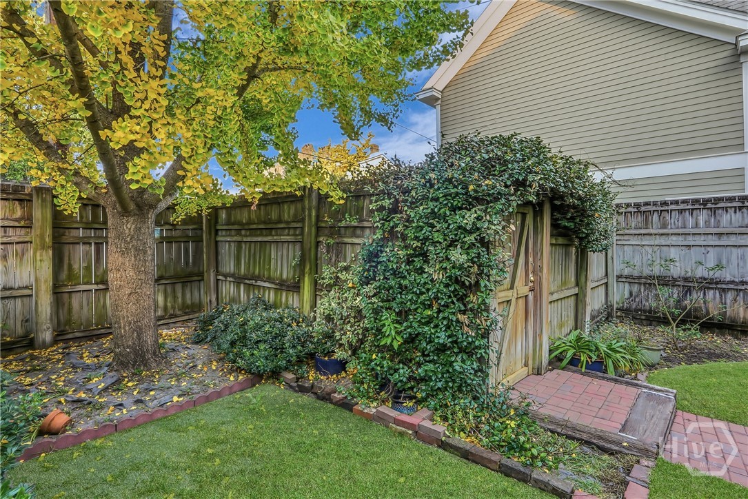 214 W Waldburg Street