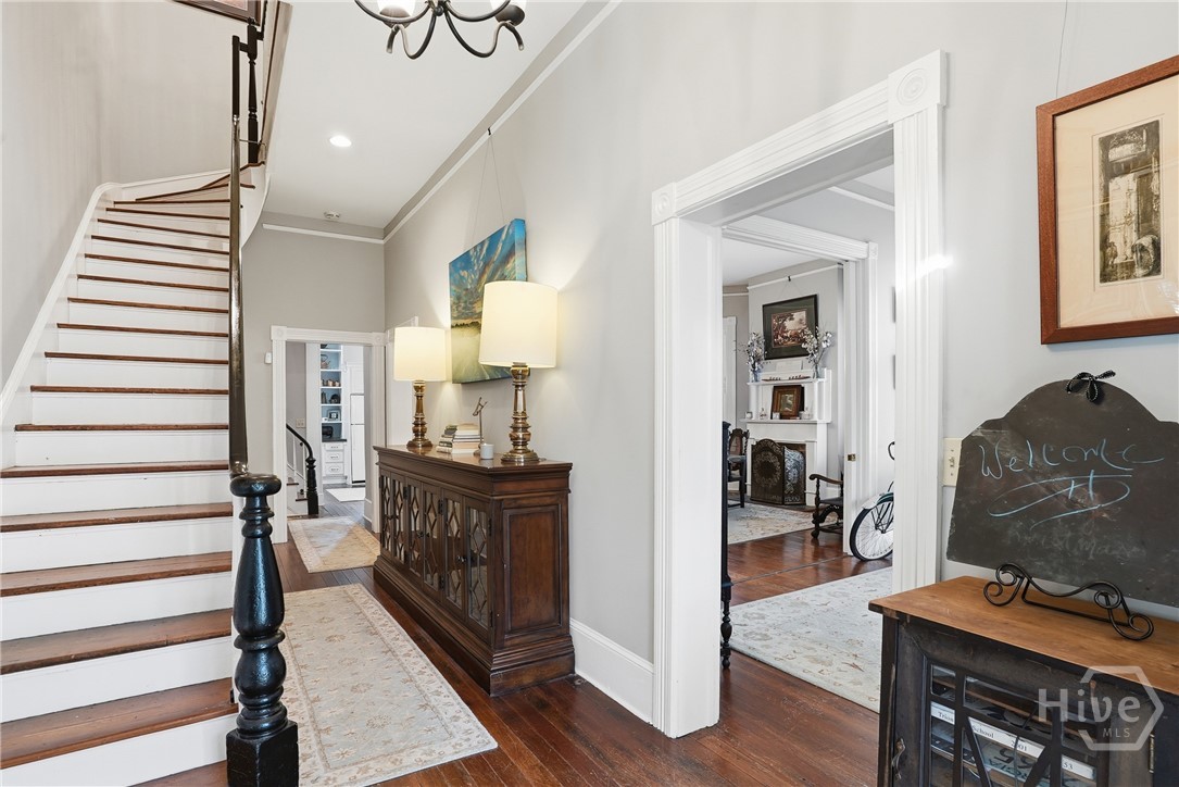 214 W Waldburg Street
