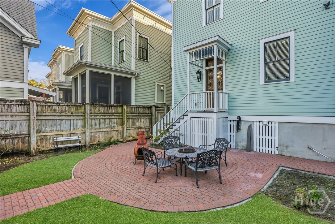 214 W Waldburg Street