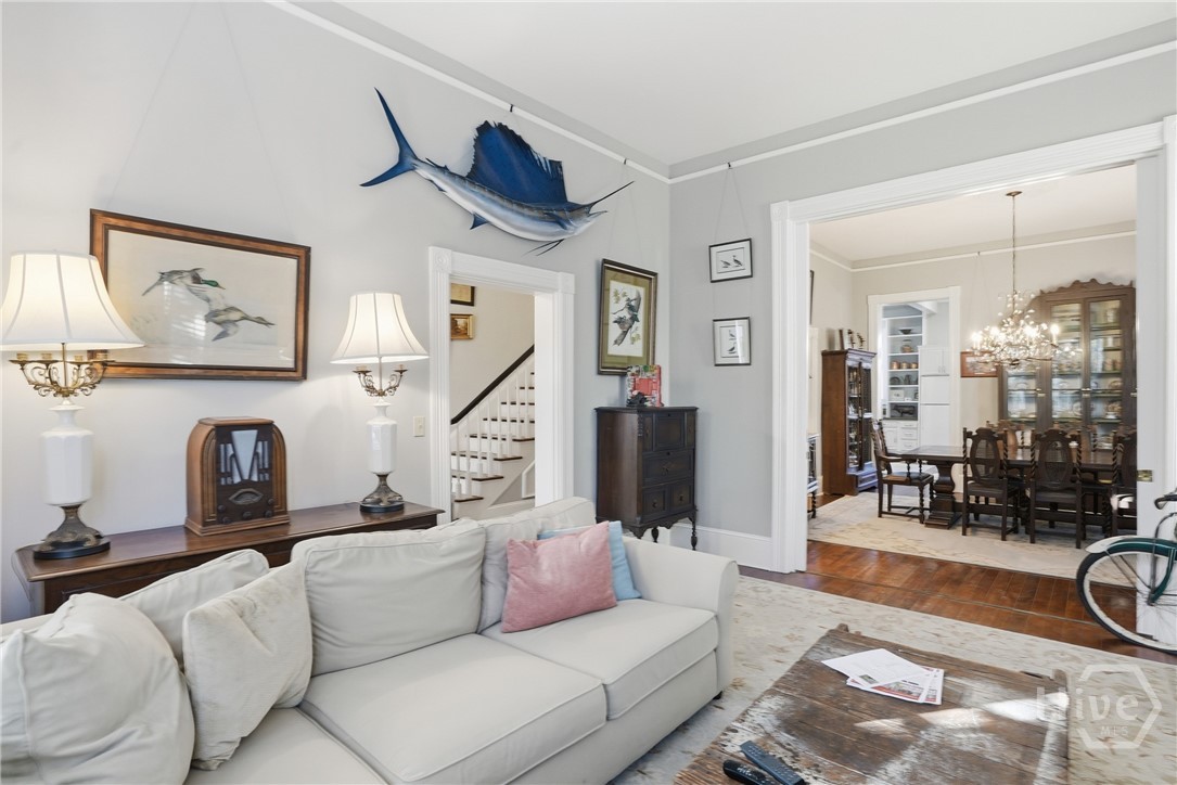 214 W Waldburg Street