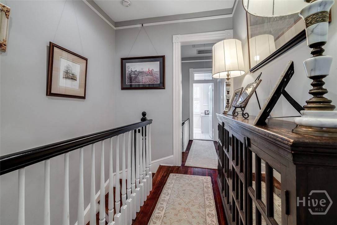 214 W Waldburg Street