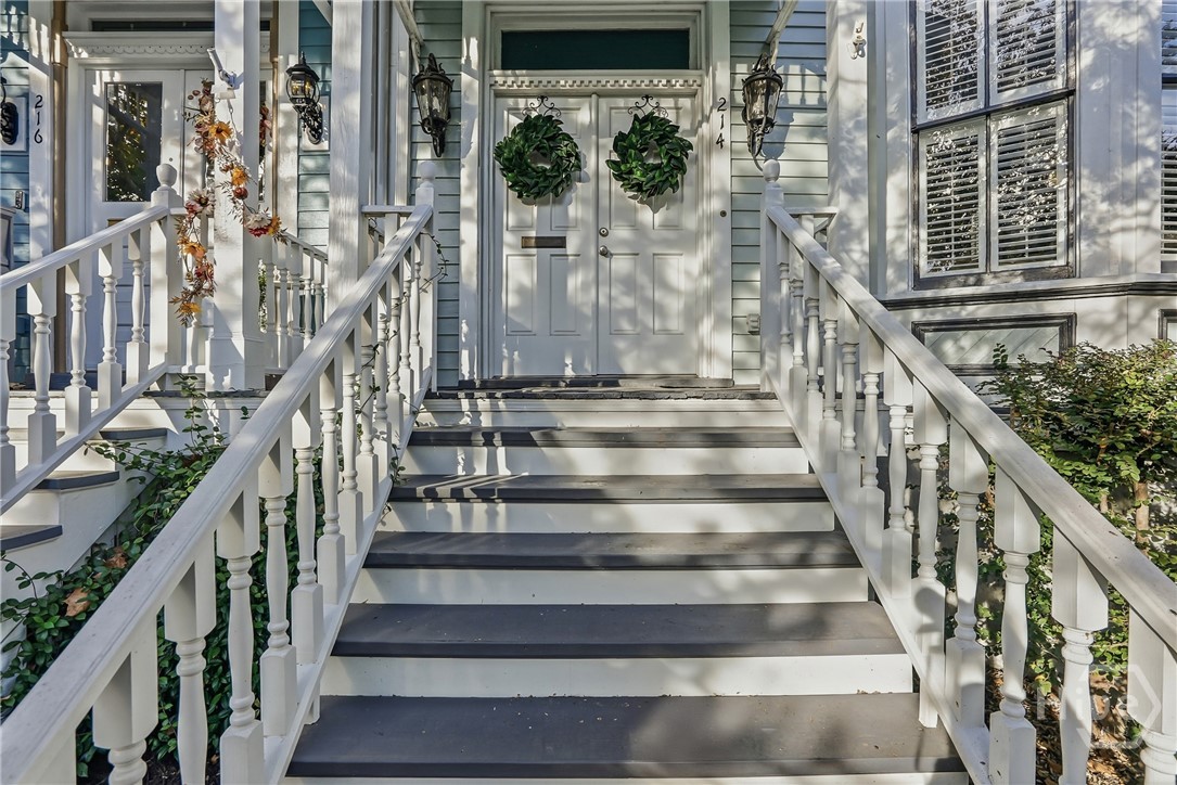 214 W Waldburg Street