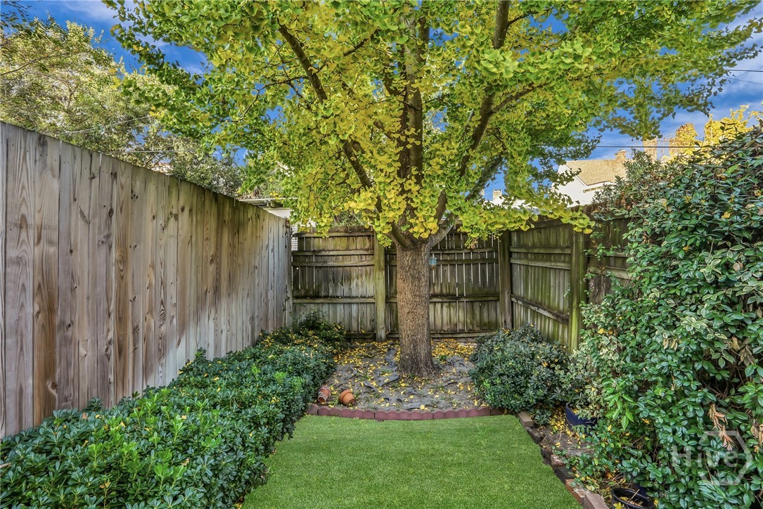 214 W Waldburg Street