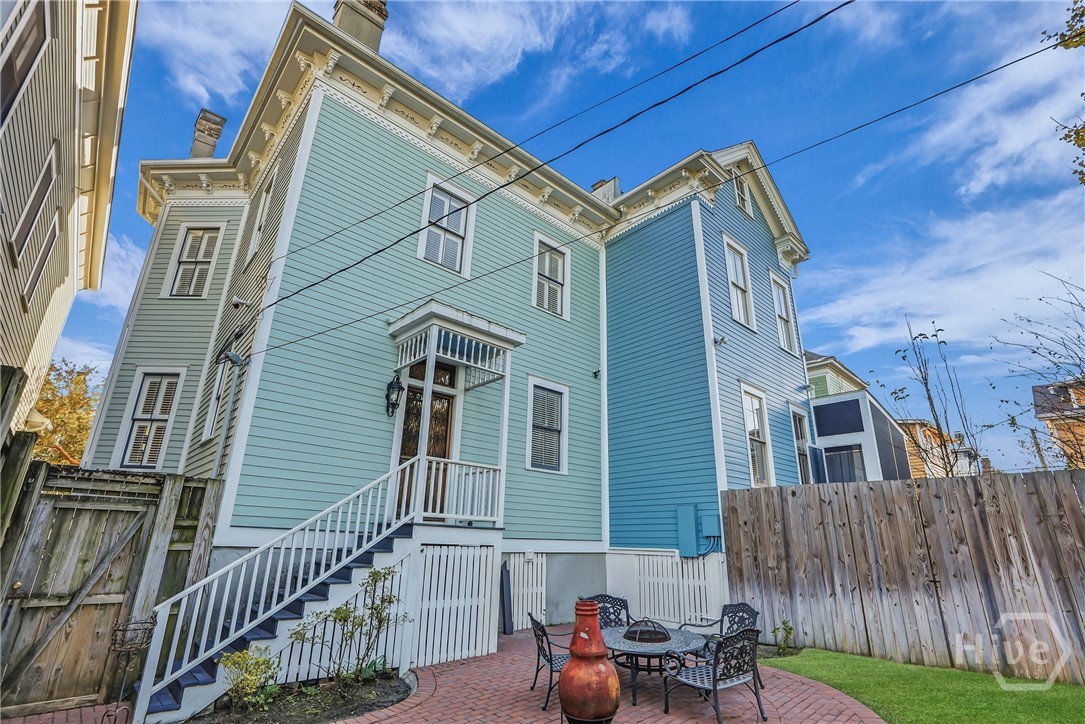 214 W Waldburg Street
