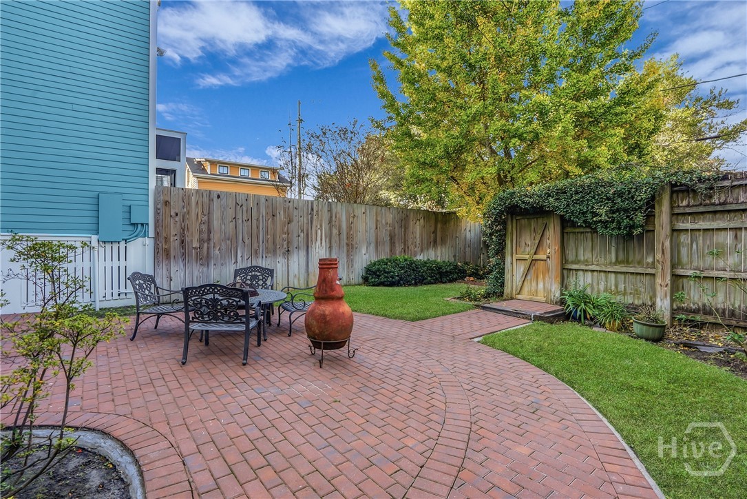 214 W Waldburg Street