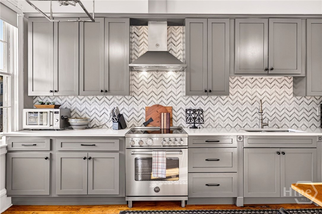 15 E Jones Street 3B