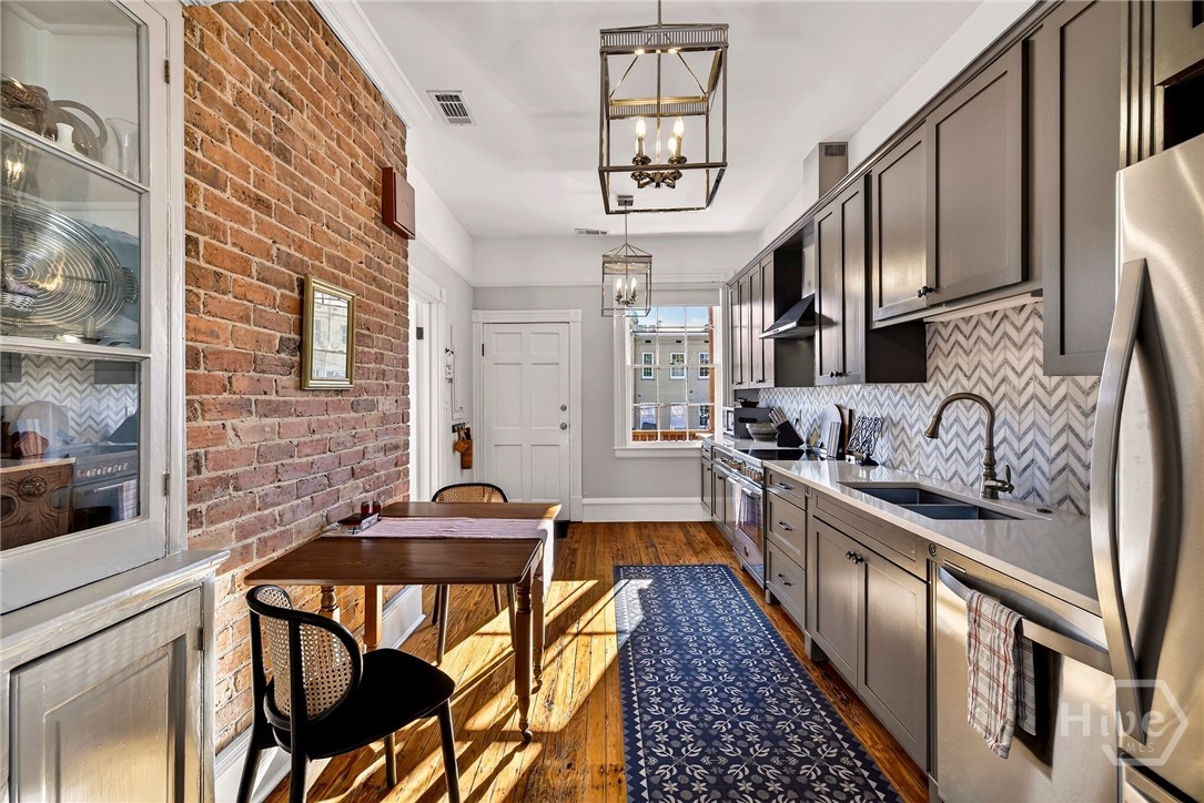 15 E Jones Street 3B