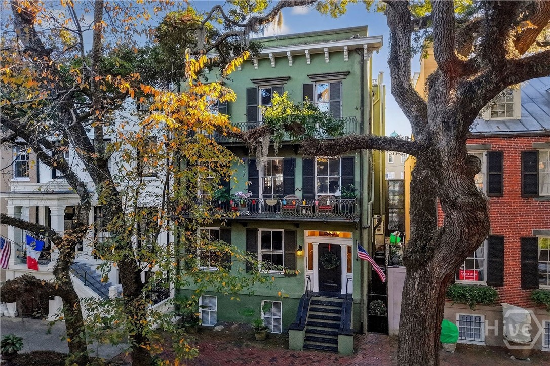 15 E Jones Street 3B