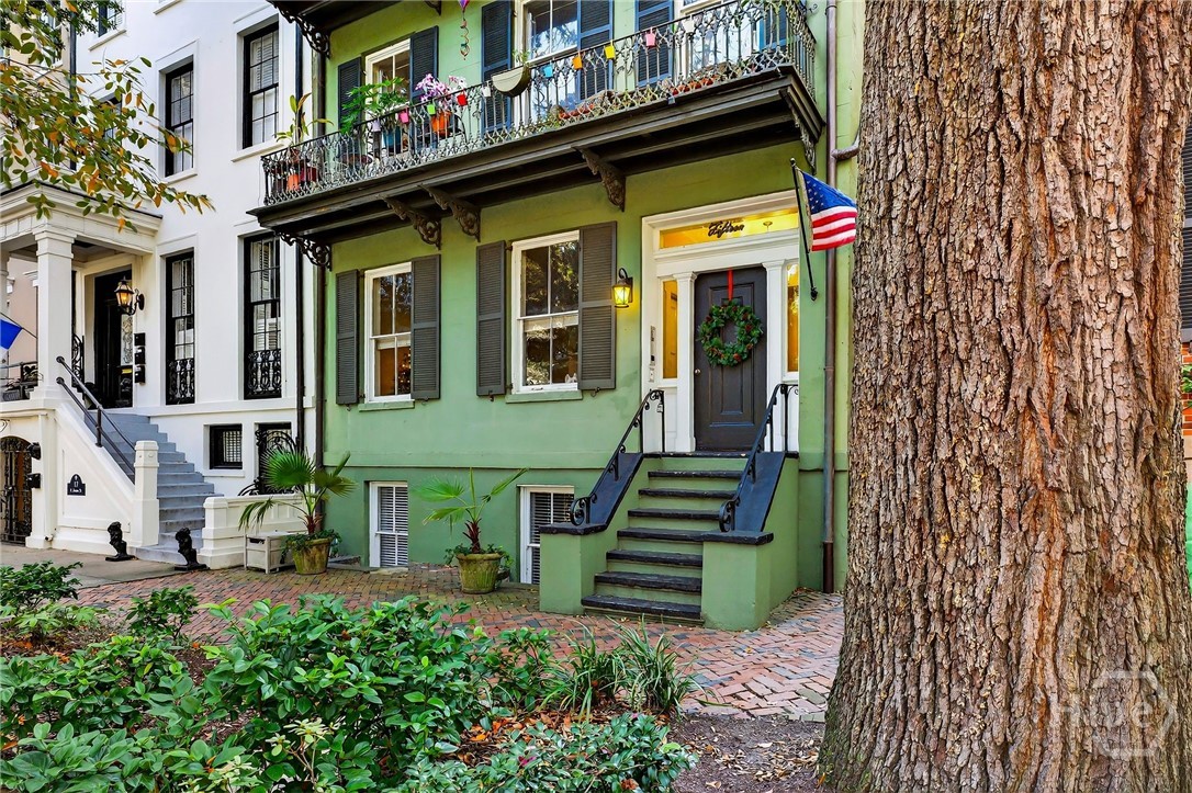15 E Jones Street 3B