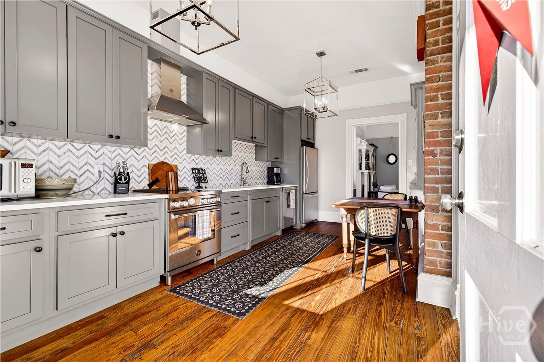 15 E Jones Street 3B