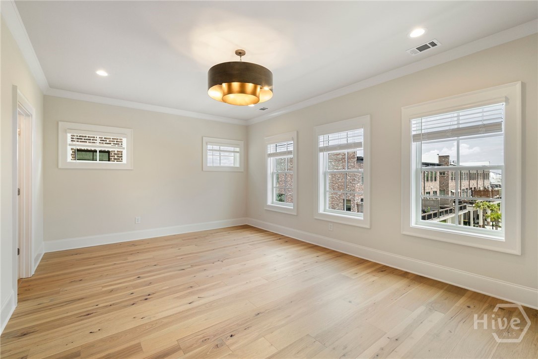 354 Eastern Wharf Avenue