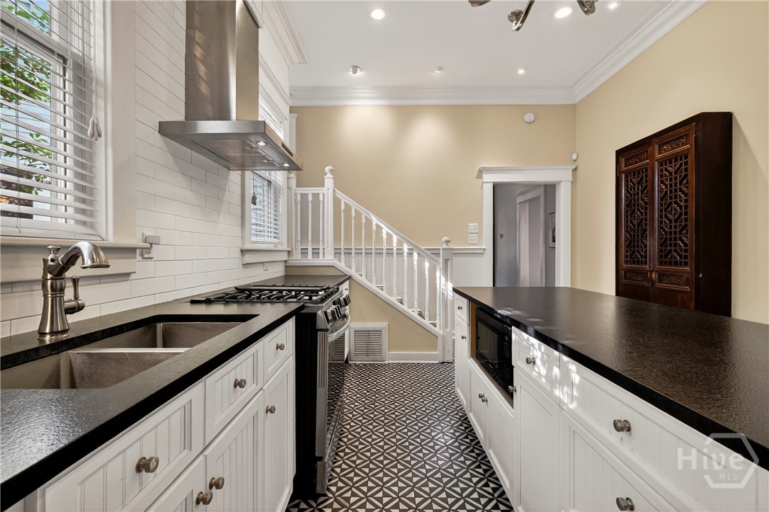 121 E 36th Street