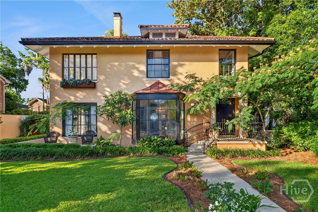 529 E 44th Street