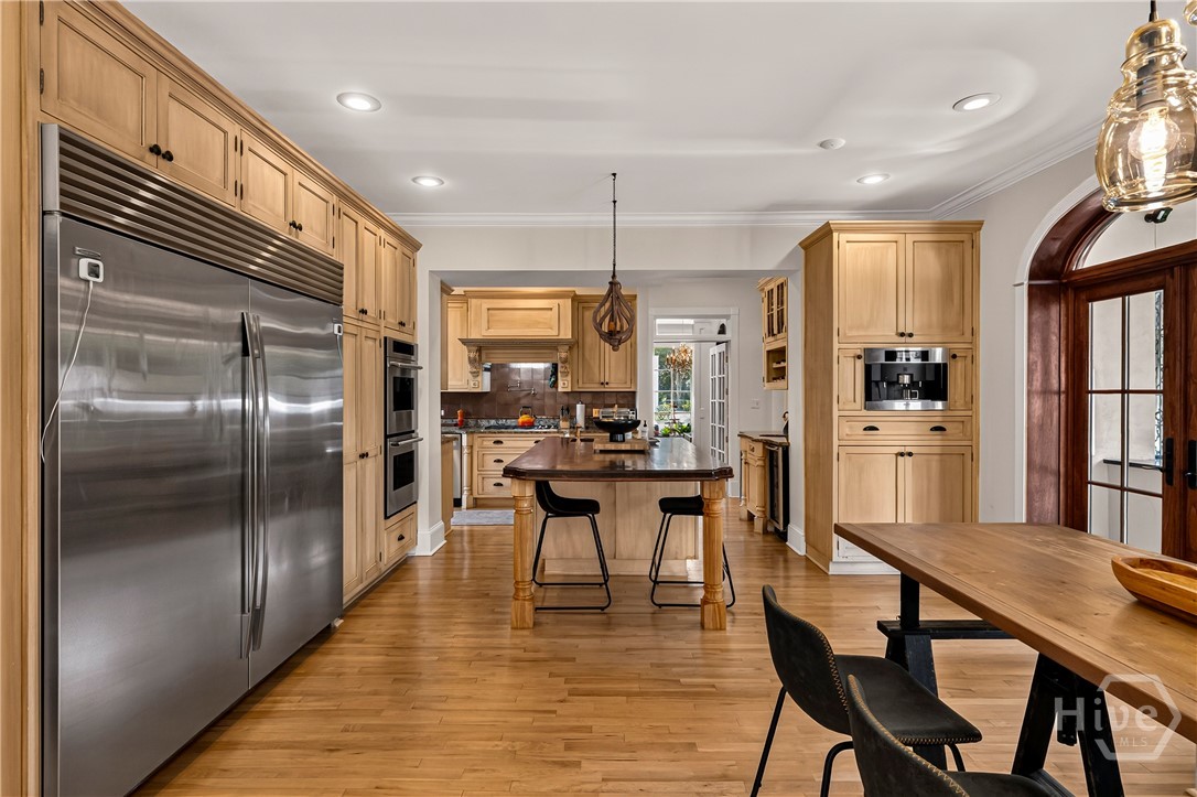 529 E 44th Street