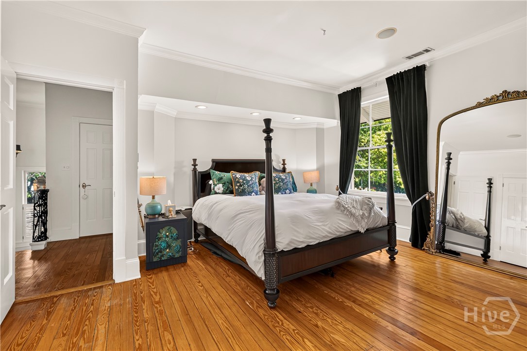 529 E 44th Street