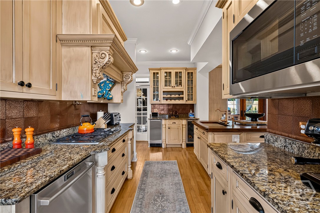 529 E 44th Street