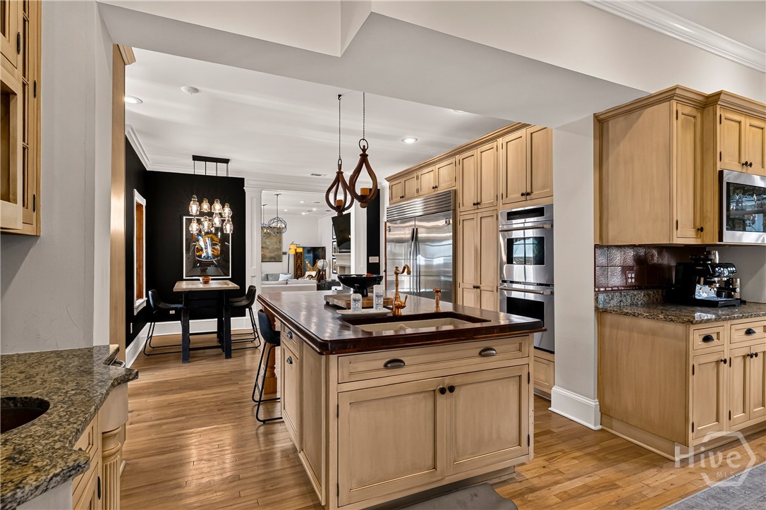 529 E 44th Street
