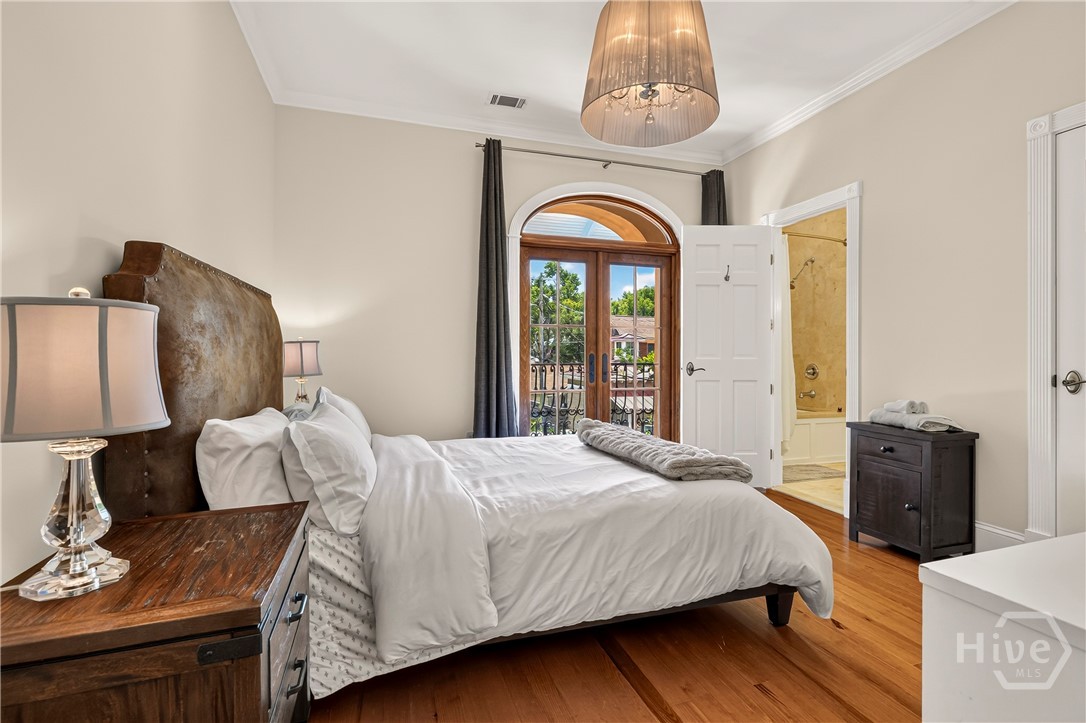 529 E 44th Street