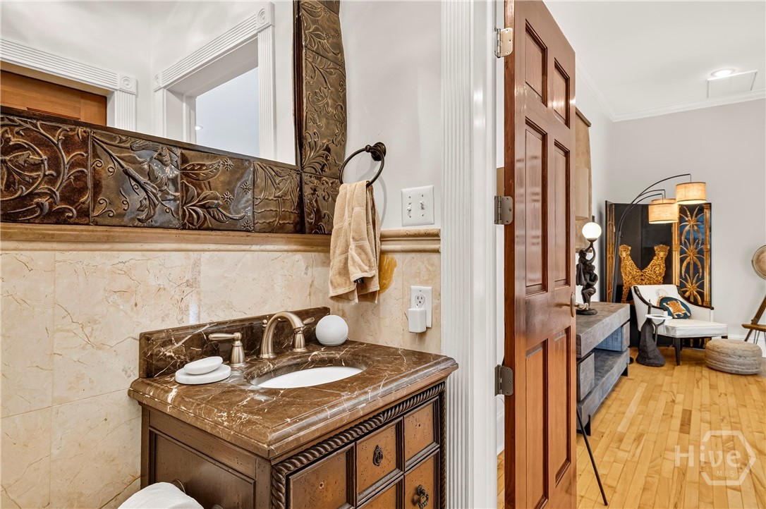 529 E 44th Street