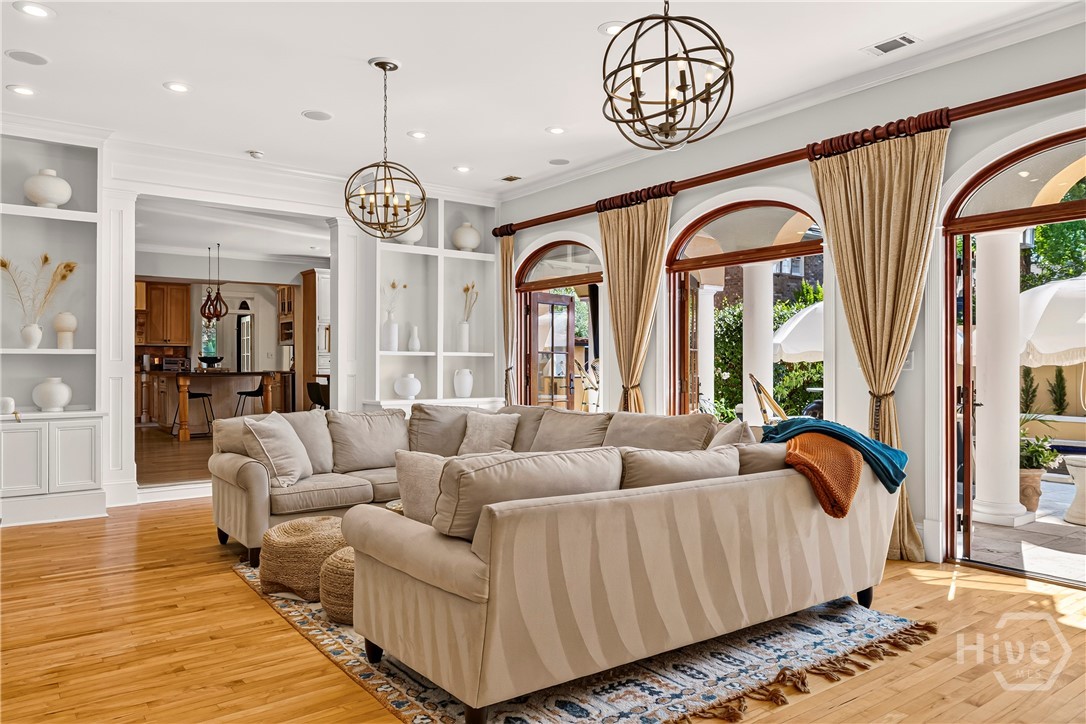 529 E 44th Street