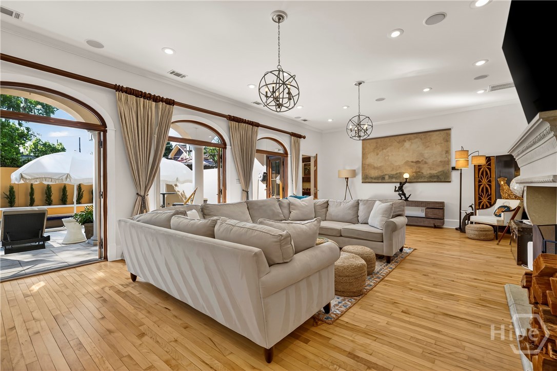 529 E 44th Street