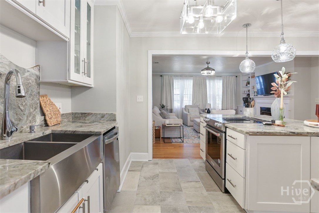 5534 Camelot Drive