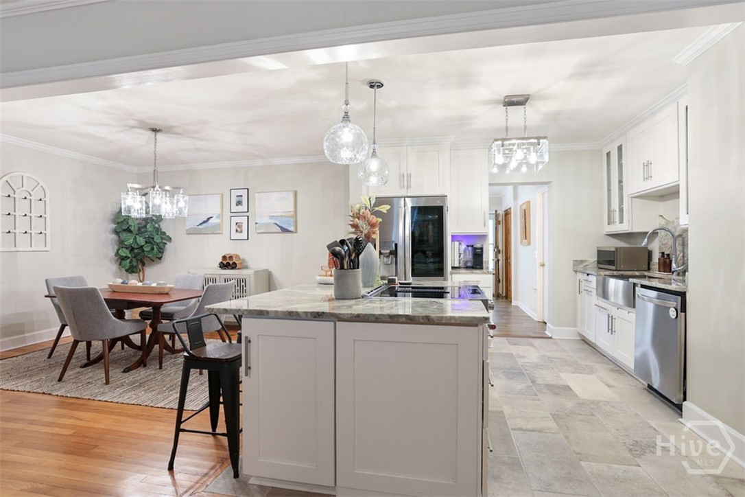 5534 Camelot Drive
