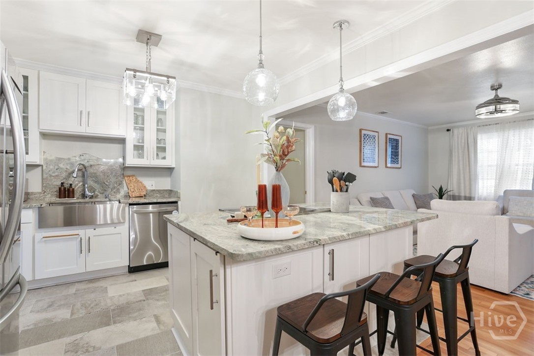 5534 Camelot Drive