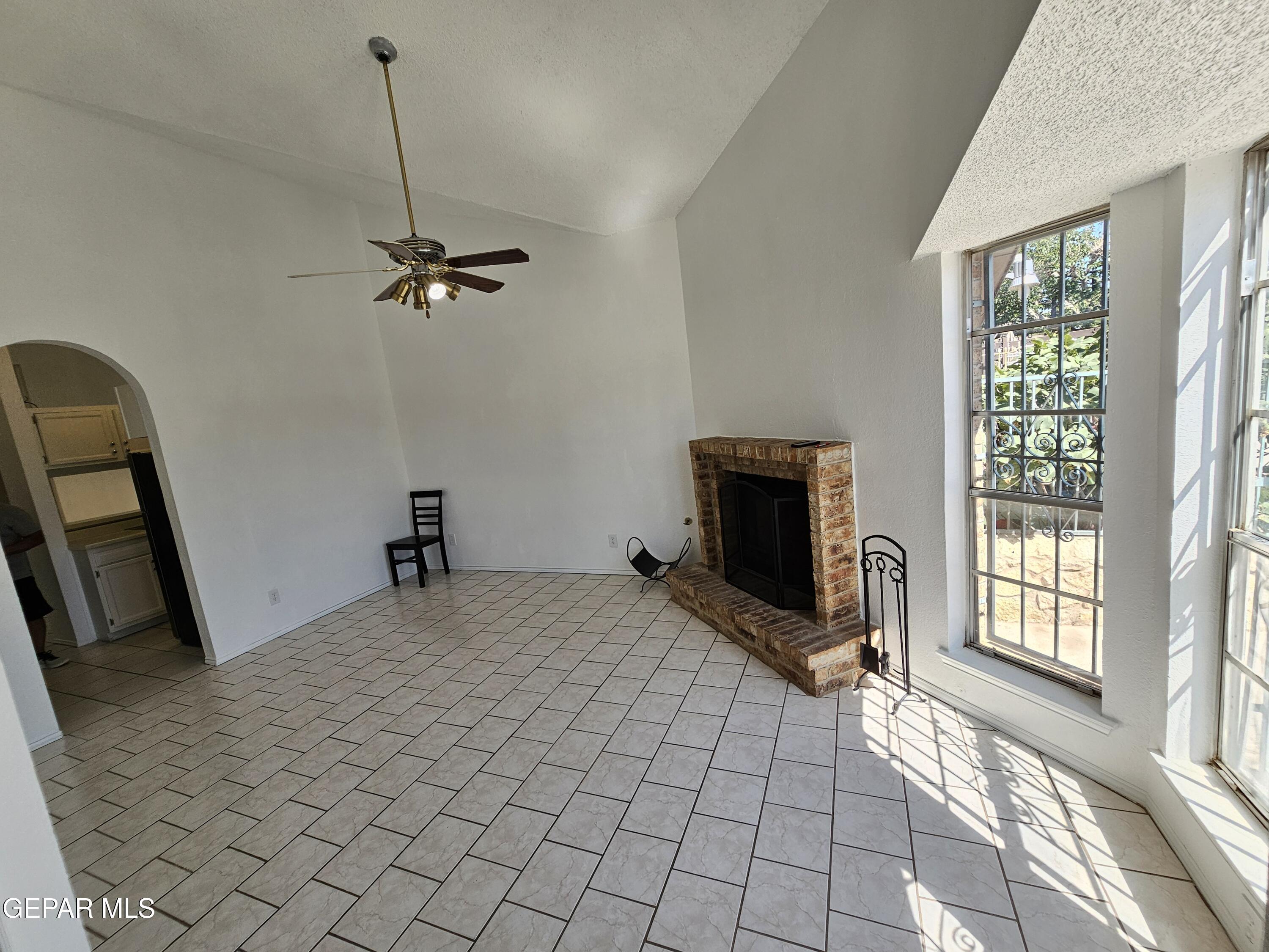 833 DESTELLO Road