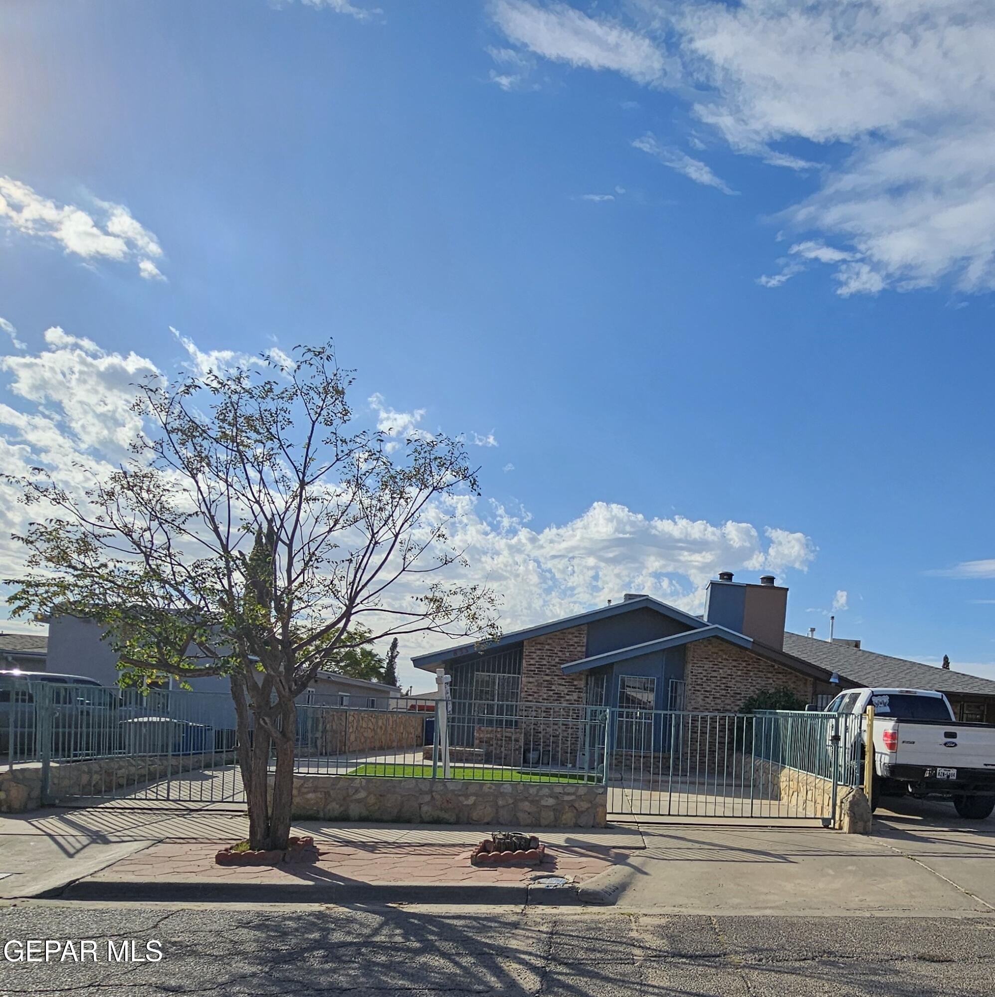 833 DESTELLO Road