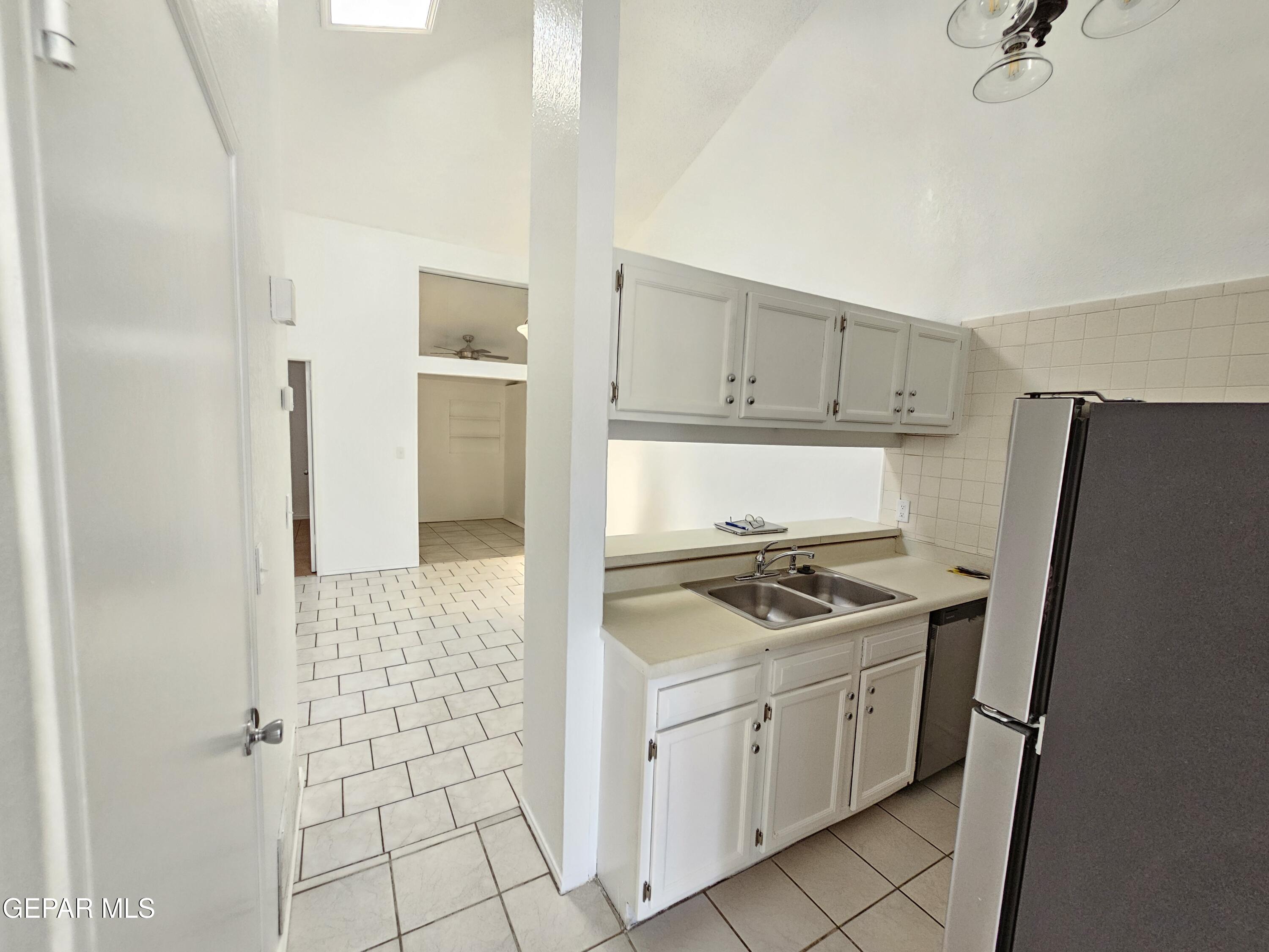 833 DESTELLO Road