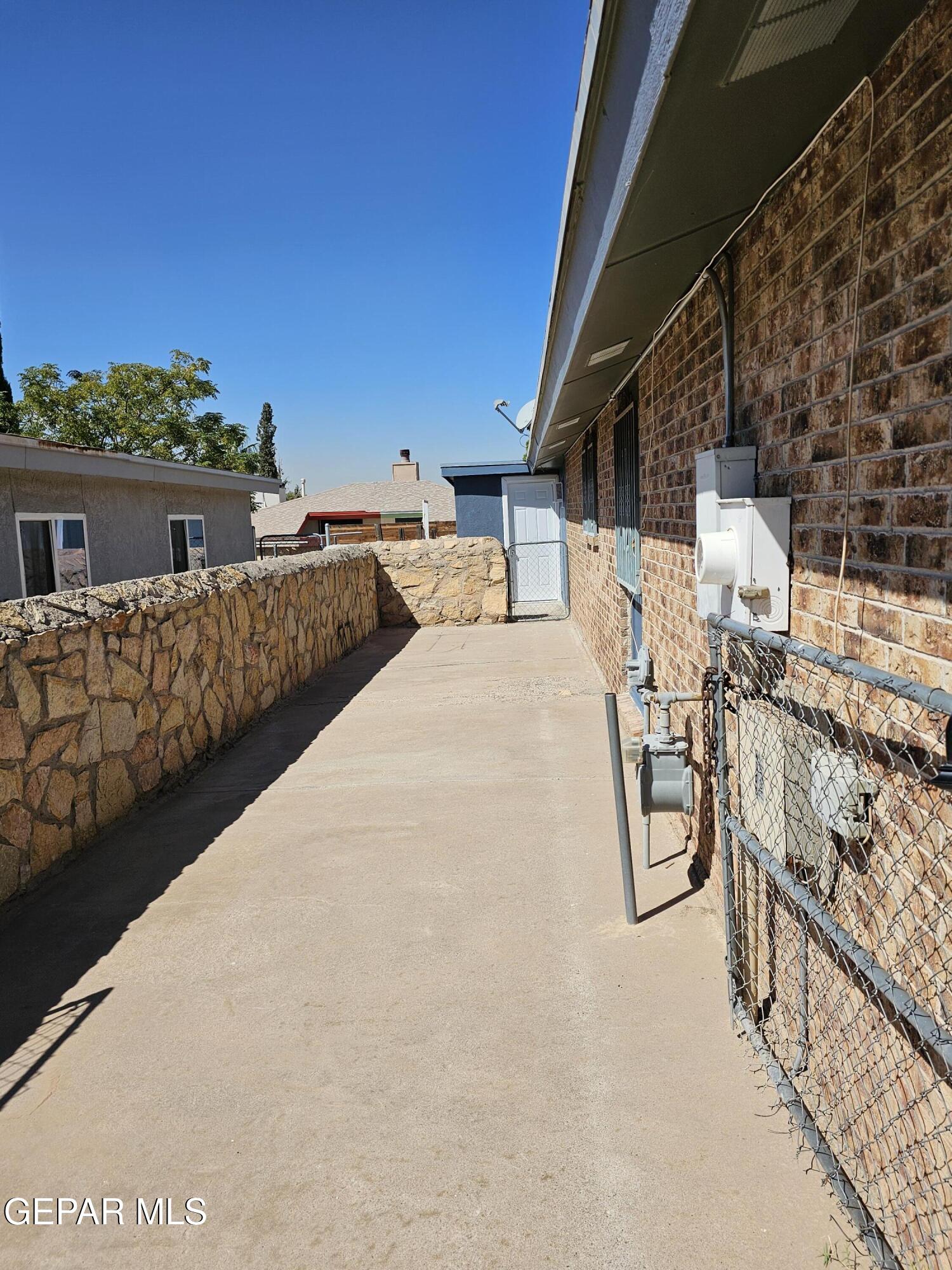 833 DESTELLO Road