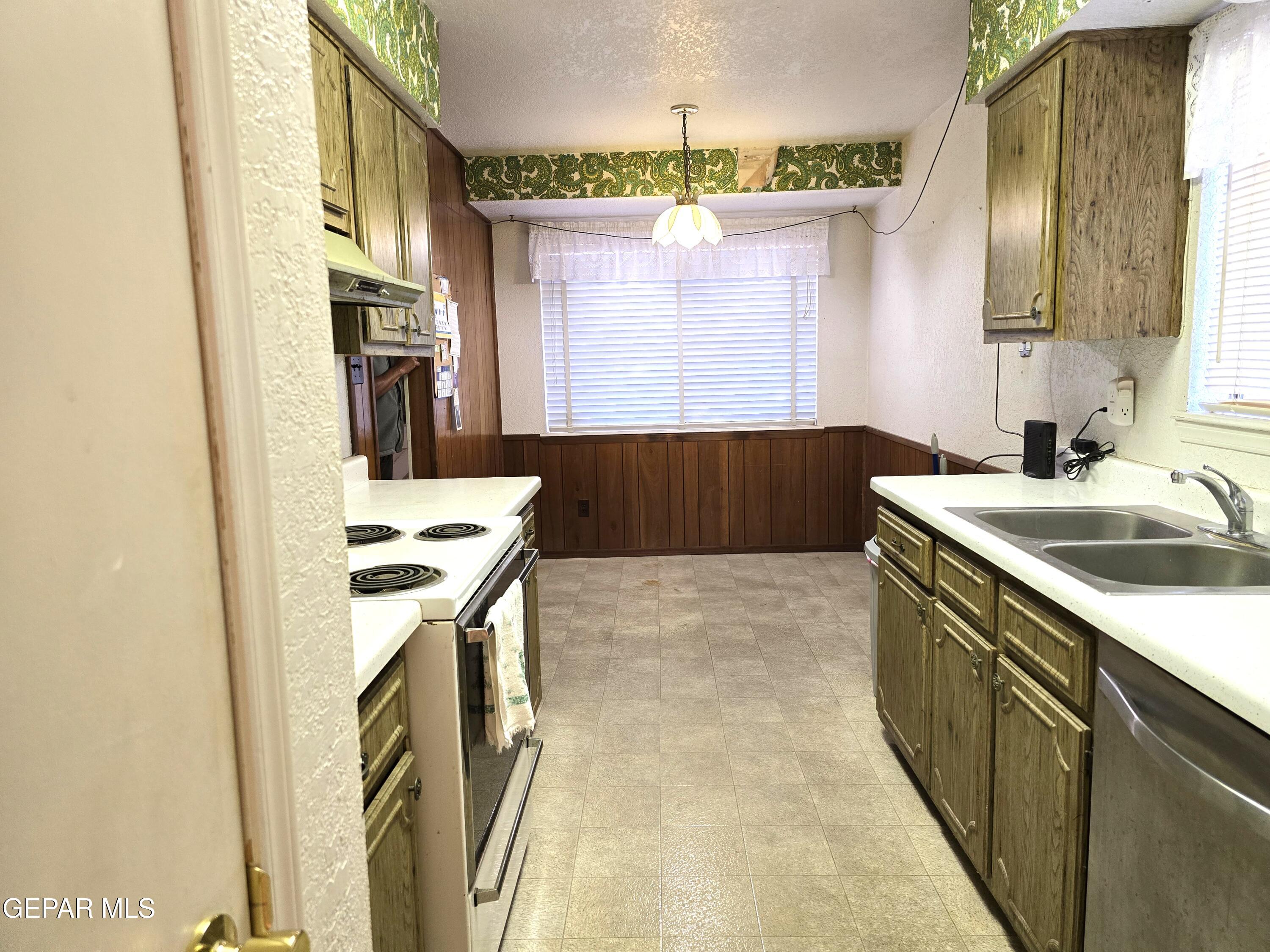 4964 SAGITTARIUS Avenue