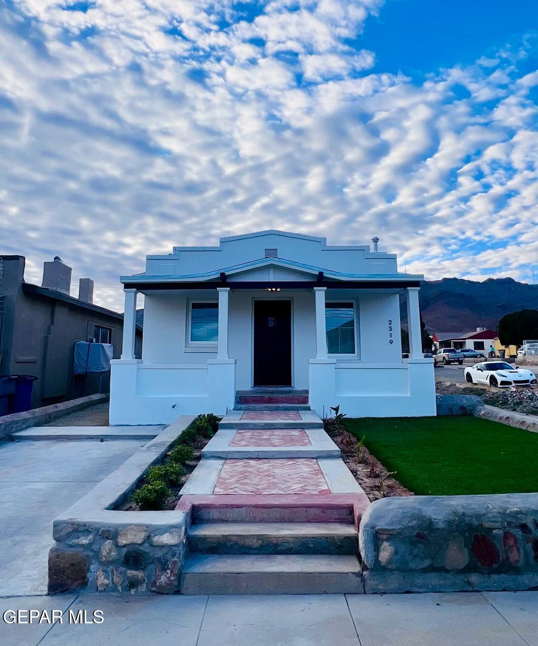 2319 BYRON Street
