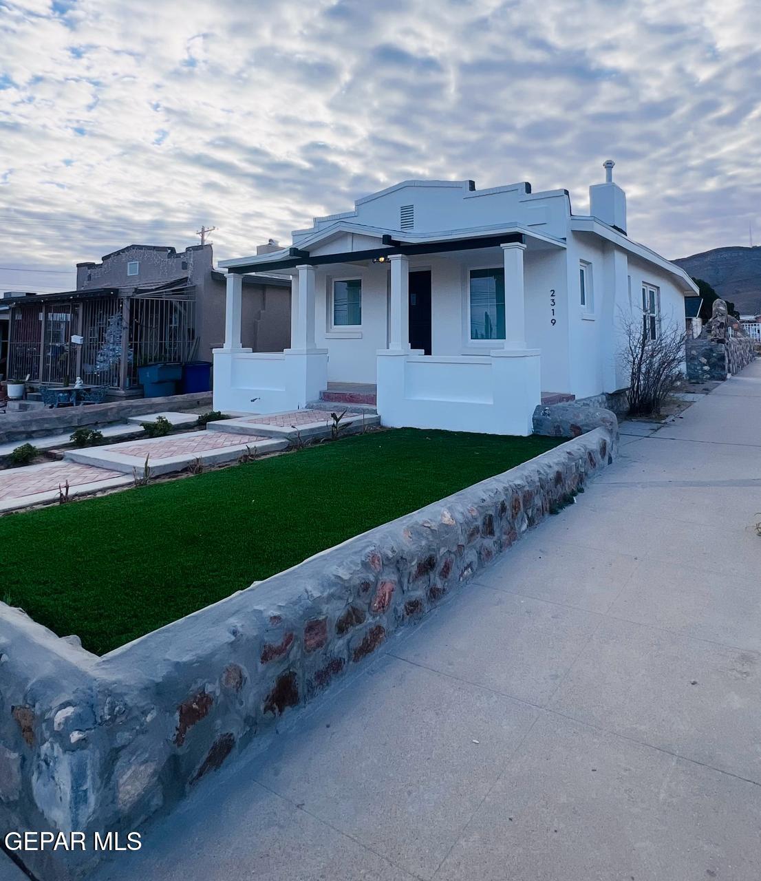 2319 BYRON Street