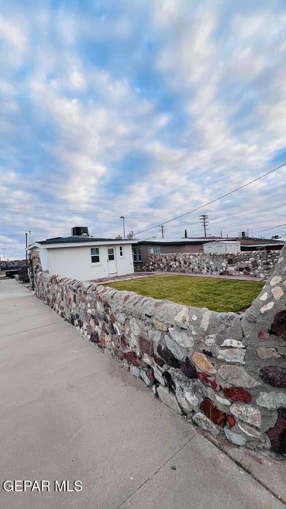 2319 BYRON Street