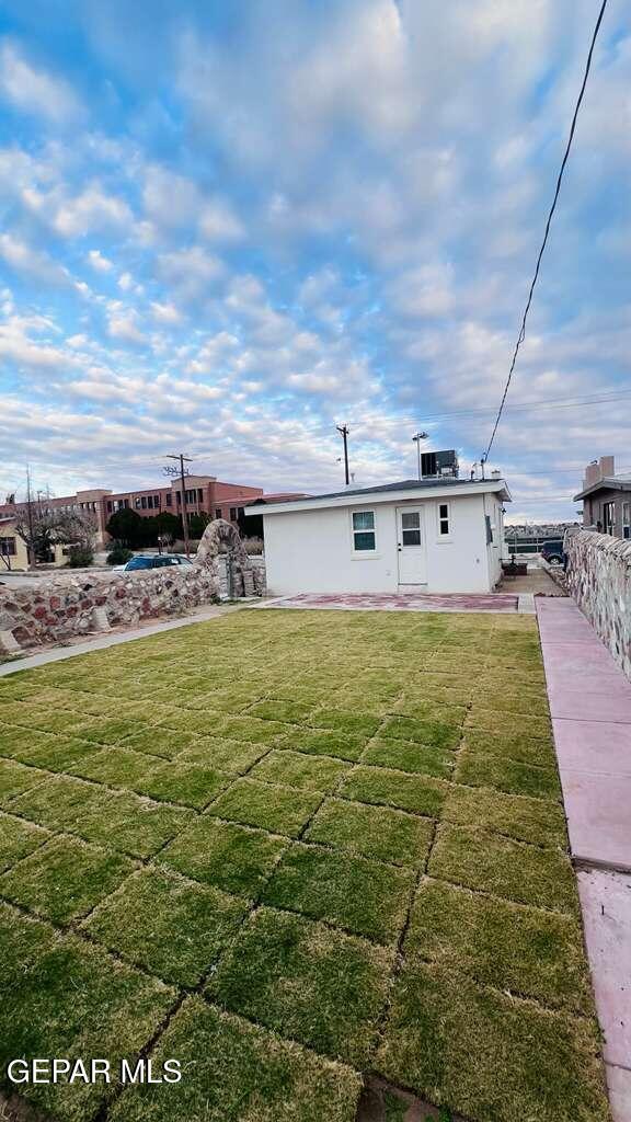 2319 BYRON Street