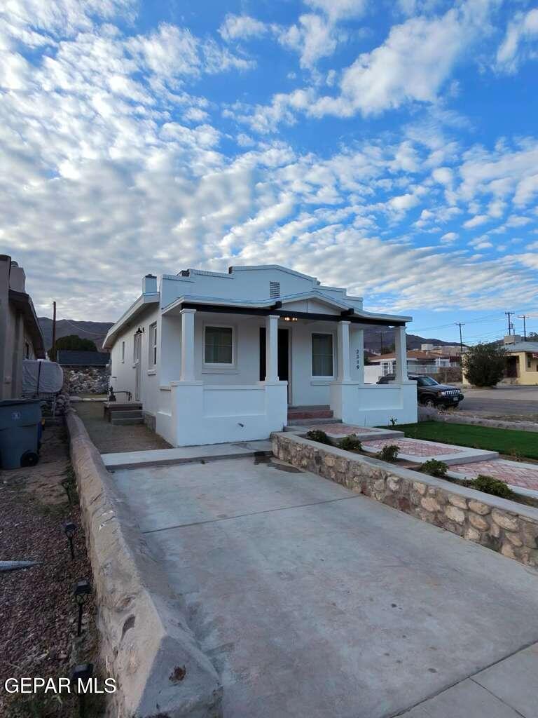 2319 BYRON Street